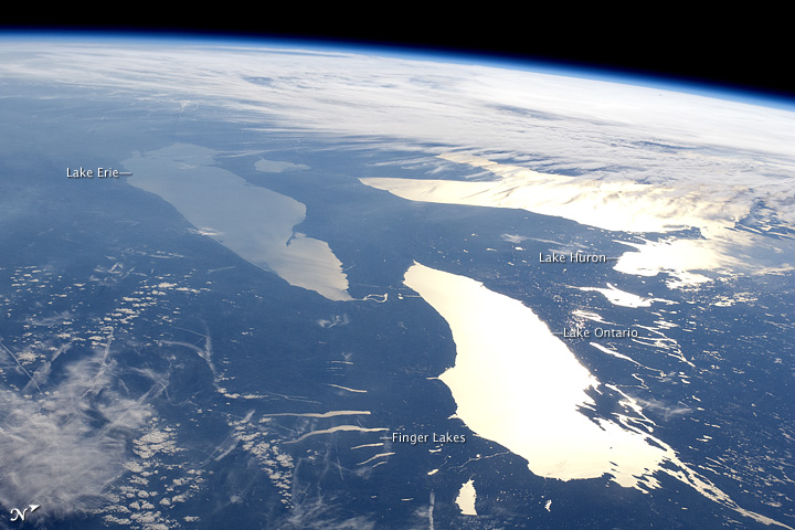 Astronaut Photo Shows Sun Glint Off Great Lakes